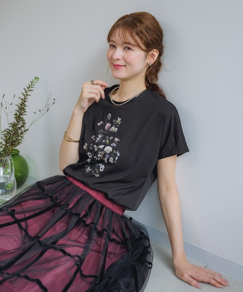 KATHARINE ROSS（キャサリンロス）の「【KATHARINE ROSS】アートフラワープリントプルオーバー（Tシャツ/カットソー・レディース・ホワイト/ブラック・MEDIUM）」の5枚目の写真