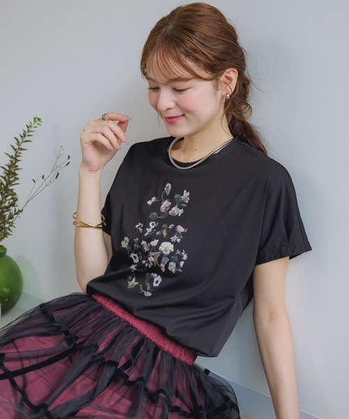 KATHARINE ROSS（キャサリンロス）の「【KATHARINE ROSS】アートフラワープリントプルオーバー（Tシャツ/カットソー・レディース・ホワイト/ブラック・MEDIUM）」の6枚目の写真