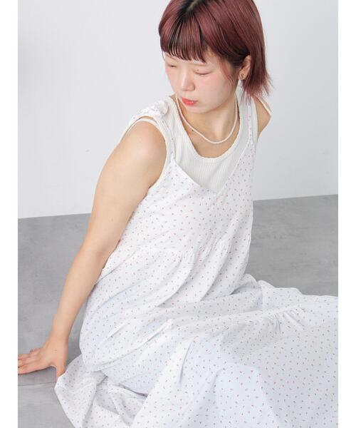 ehka sopo（エヘカソポ）の「前後2WAY小花柄キャミワンピース（ワンピース・レディース・オフホワイト/サックスブルー/ネイビー・F）」の2枚目の写真
