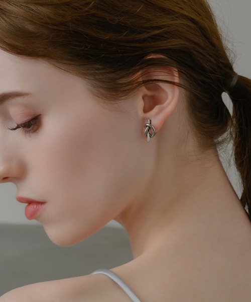 muku（ムク）の「EARRING/KNOT SIMPLE（イヤリング・レディース・シルバー/ゴールド・FREE）」の2枚目の写真