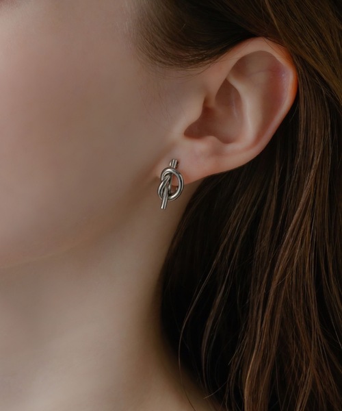muku（ムク）の「EARRING/KNOT SIMPLE（イヤリング・レディース・シルバー/ゴールド・FREE）」の7枚目の写真