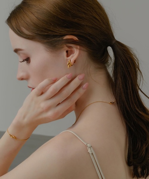 muku（ムク）の「EARRING/KNOT SIMPLE（イヤリング・レディース・シルバー/ゴールド・FREE）」の8枚目の写真