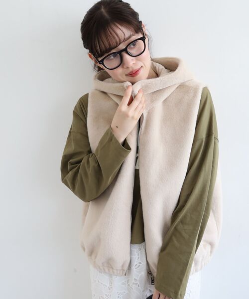 le.coeur blanc（ルクールブラン）の「ファーフードベスト（その他アウター・レディース・アイボリー/ダークブラウン・38）」の2枚目の写真