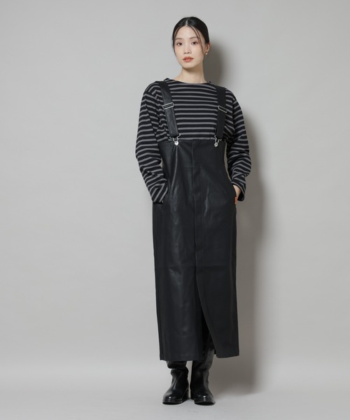 UNIVERSAL OVERALL（ユニバーサルオーバーオール）の「UNIVERSAL OVERALL/TIGHT ECO LEATHER（ジャンパースカート・レディース・ブラック・M）」の2枚目の写真