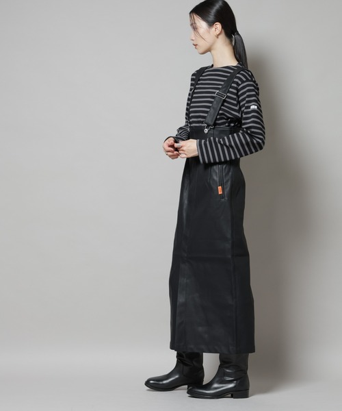 UNIVERSAL OVERALL（ユニバーサルオーバーオール）の「UNIVERSAL OVERALL/TIGHT ECO LEATHER（ジャンパースカート・レディース・ブラック・M）」の4枚目の写真