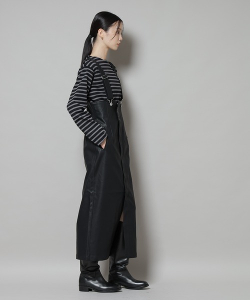 UNIVERSAL OVERALL（ユニバーサルオーバーオール）の「UNIVERSAL OVERALL/TIGHT ECO LEATHER（ジャンパースカート・レディース・ブラック・M）」の5枚目の写真