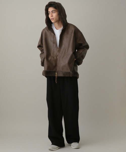 V2(ブイツー)の「V2/ファーフーディーレザージャケット(ブルゾン・メンズ・ブラウン・MEDIUM/LARGE)」の2枚目の写真