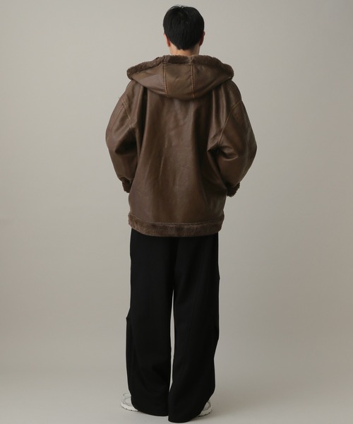 V2(ブイツー)の「V2/ファーフーディーレザージャケット(ブルゾン・メンズ・ブラウン・MEDIUM/LARGE)」の4枚目の写真