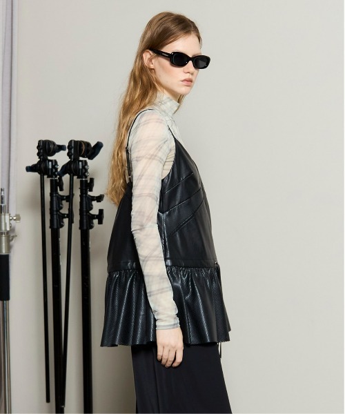 MAISON SPECIAL（メゾンスペシャル）の「Vegan Leather Peplum Tunic / ヴィーガンレザーペプラムチュニック（チュニック・レディース・ブラック/クリーム・FREE）」の6枚目の写真