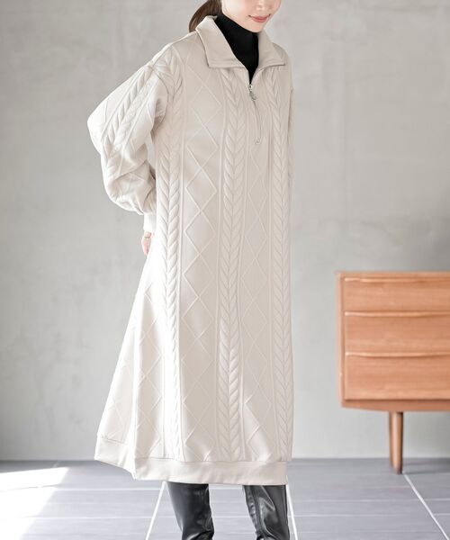 rps(アールピーエス)の「ふくれジャガードハーフZIPワンピース(ワンピース・レディース・モカ/アイボリー/ブラック・フリー)」の2枚目の写真