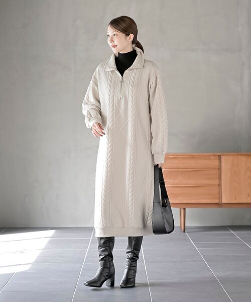 rps(アールピーエス)の「ふくれジャガードハーフZIPワンピース(ワンピース・レディース・モカ/アイボリー/ブラック・フリー)」の4枚目の写真