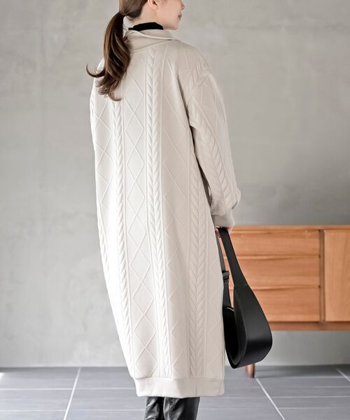 rps(アールピーエス)の「ふくれジャガードハーフZIPワンピース(ワンピース・レディース・モカ/アイボリー/ブラック・フリー)」の6枚目の写真