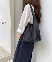 NuNuNa（ヌヌナ）の「【NuNuNa】合成皮革 ビッグサイズ サンカク トートバッグ（トートバッグ）」