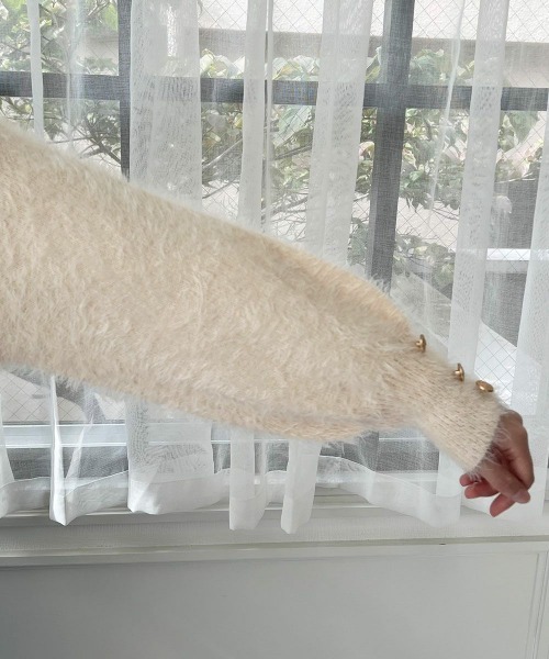 F i.n.t（フィント）の「エンブレム釦シャギーニットプルオーバー/fint フィント（ニット/セーター・レディース・ピンク/グレー/アイボリー・FREE）」の8枚目の写真