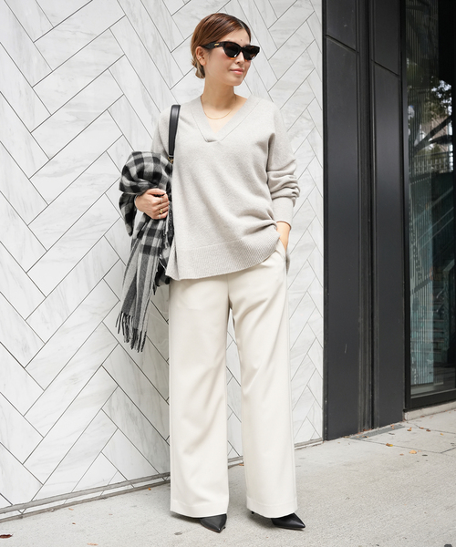 Deuxieme Classe（ドゥーズィエムクラス）の「*追加 OLBIA Vネック プルオーバー（ニット/セーター・レディース・ブラック/ベージュ・FREE）」の4枚目の写真