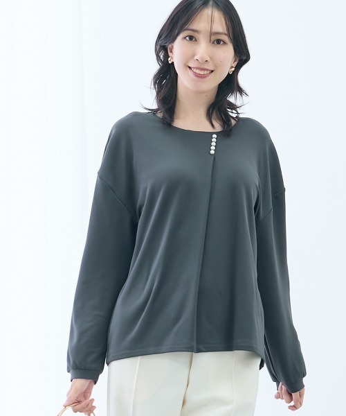 slattgir(スラットジール)の「高身長 マシュマロ裏起毛パール付タックデザインプルオーバー(トールサイズ)(Tシャツ/カットソー・レディース・チャコール/ブラック/ベージュ・TLL/TL/TM)」の3枚目の写真