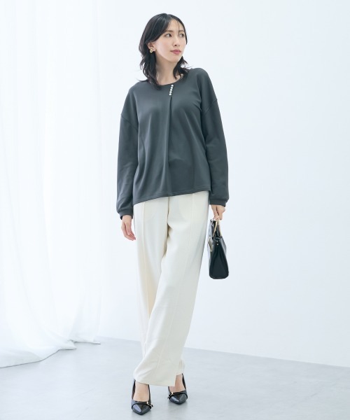 slattgir(スラットジール)の「高身長 マシュマロ裏起毛パール付タックデザインプルオーバー(トールサイズ)(Tシャツ/カットソー・レディース・チャコール/ブラック/ベージュ・TLL/TL/TM)」の4枚目の写真