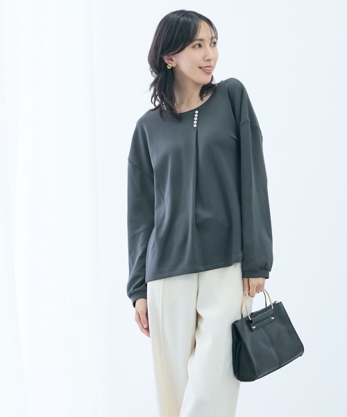 slattgir(スラットジール)の「高身長 マシュマロ裏起毛パール付タックデザインプルオーバー(トールサイズ)(Tシャツ/カットソー・レディース・チャコール/ブラック/ベージュ・TLL/TL/TM)」の5枚目の写真