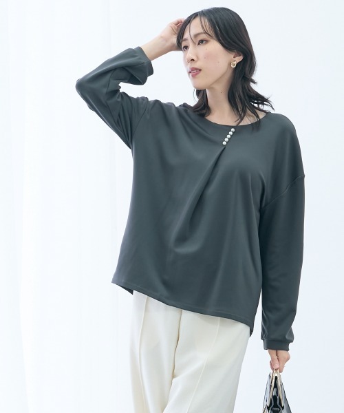 slattgir(スラットジール)の「高身長 マシュマロ裏起毛パール付タックデザインプルオーバー(トールサイズ)(Tシャツ/カットソー・レディース・チャコール/ブラック/ベージュ・TLL/TL/TM)」の8枚目の写真