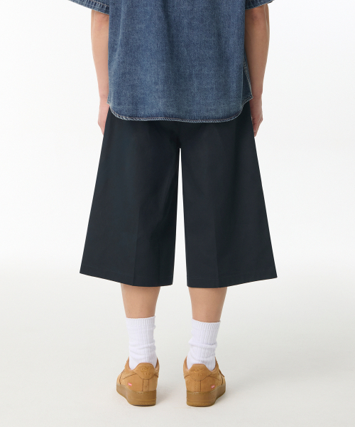MUSINSA STANDARD（ムシンサスタンダード）の「ヘビーウェイト CP ワンタック ロングバミューダパンツ [ネイビー]（その他パンツ・メンズ・その他・28/29/32/30/31/33/26/27/40/38/42/36/34）」の2枚目の写真