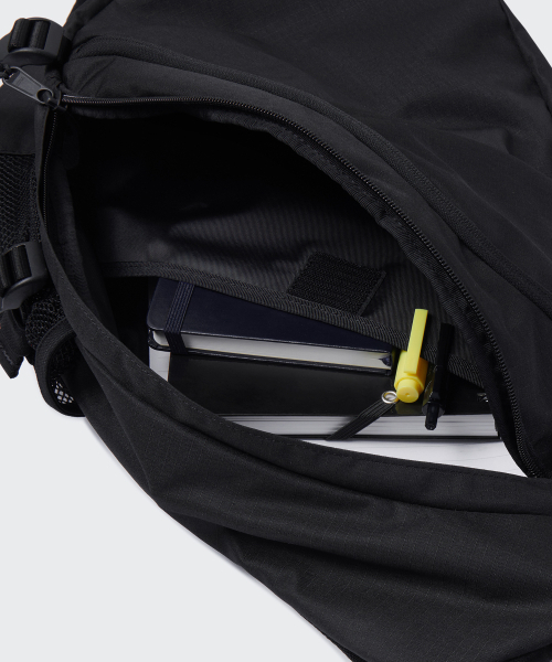 MUSINSA STANDARD（ムシンサスタンダード）の「リップストップユーティリティスリングバッグ[ブラック]（メッセンジャーバッグ・レディース・その他・FREE）」の7枚目の写真