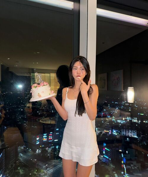 YOUHEE(ユヒ)の「EYELET FRILL DRESS WHITE(ワンピース・レディース・その他・FREE)」の2枚目の写真