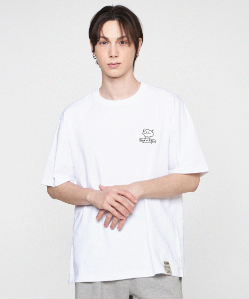 GRAVER（グレーバー）の「[ユニセックス]グルームボードスマイル半袖Tシャツ_ホワイト（Tシャツ/カットソー・レディース・ホワイト・X-LARGE/MEDIUM/SMALL/LARGE）」の2枚目の写真