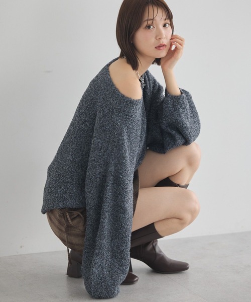 earth music&ecology(アースミュージックアンドエコロジー)の「オフショルフェザーニットプルオーバー(ニット/セーター・レディース・チャコールグレー/グレイッシュベージュ・FREE)」の17枚目の写真