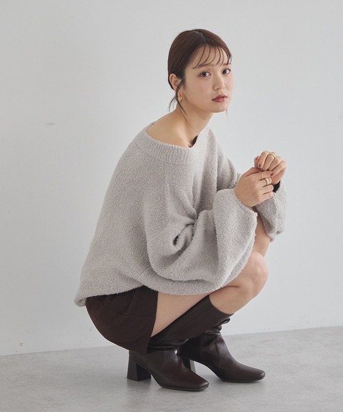 earth music&ecology(アースミュージックアンドエコロジー)の「オフショルフェザーニットプルオーバー(ニット/セーター・レディース・チャコールグレー/グレイッシュベージュ・FREE)」の10枚目の写真