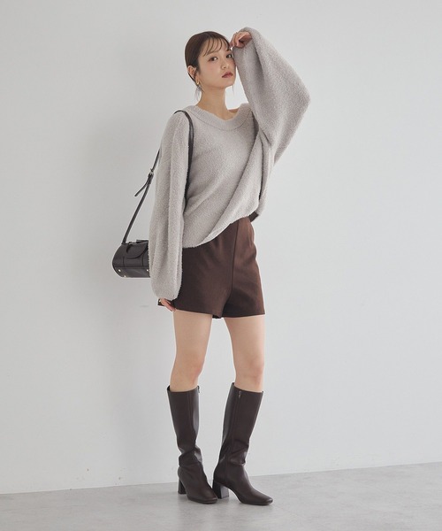 earth music&ecology(アースミュージックアンドエコロジー)の「オフショルフェザーニットプルオーバー(ニット/セーター・レディース・チャコールグレー/グレイッシュベージュ・FREE)」の13枚目の写真