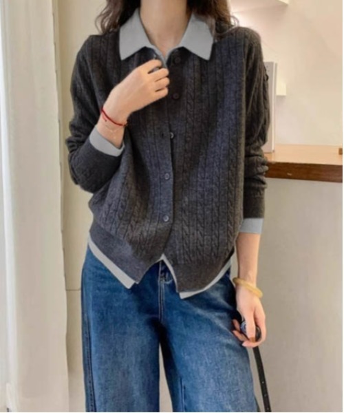 AMELY（エミリー）の「レイヤード風バイカラーニットカーディガン（カーディガン/ボレロ・レディース・チャコール/ネイビー/ブラウン/グレー・フリー）」の9枚目の写真