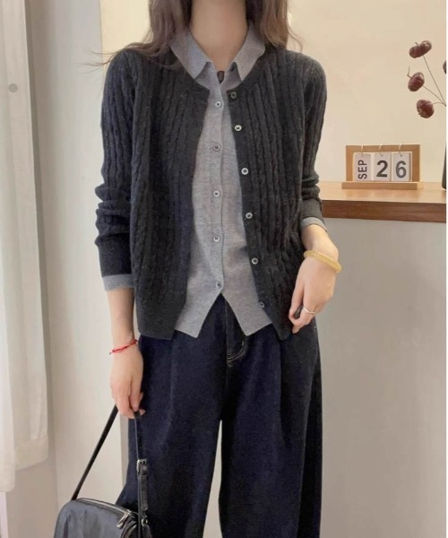 AMELY（エミリー）の「レイヤード風バイカラーニットカーディガン（カーディガン/ボレロ・レディース・チャコール/ネイビー/ブラウン/グレー・フリー）」の10枚目の写真