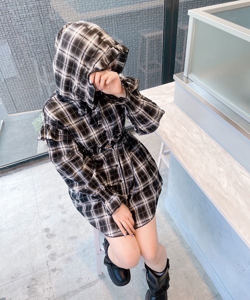 lilLilly（リルリリー）の「チェックフリルフーディーワンピース（ワンピース・レディース・ブラック/ホワイト・FREE）」の6枚目の写真