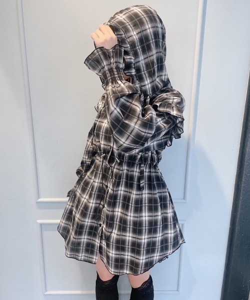 lilLilly（リルリリー）の「チェックフリルフーディーワンピース（ワンピース・レディース・ブラック/ホワイト・FREE）」の7枚目の写真