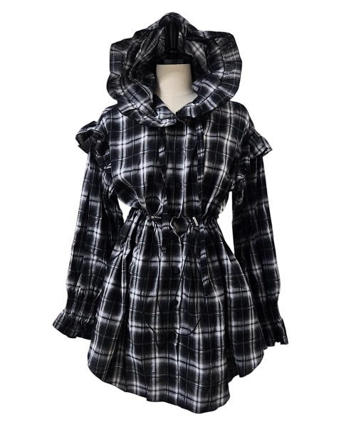 lilLilly（リルリリー）の「チェックフリルフーディーワンピース（ワンピース・レディース・ブラック/ホワイト・FREE）」の8枚目の写真