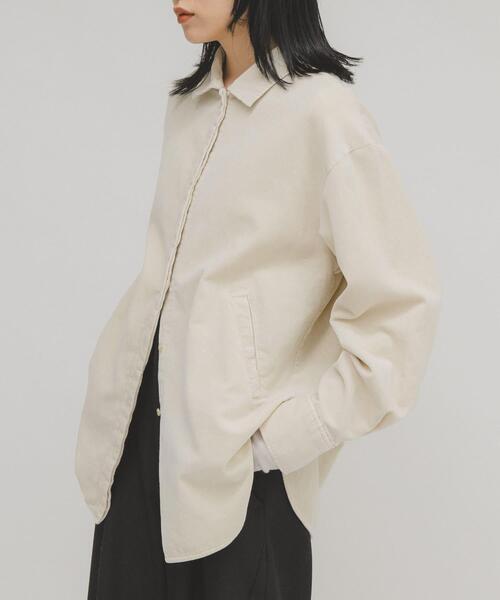 KBF(ケイビーエフ)の「コーデュロイシャツ(シャツ/ブラウス・レディース・アイボリー/ネイビー・ONE)」の4枚目の写真
