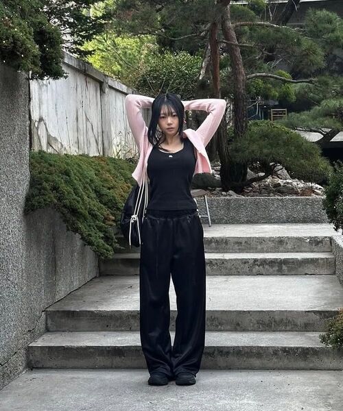 SLOW RECORD HOUSE(スローレコードハウス)の「グロッシーロゴワイドパンツ_ブラック(スウェットパンツ・レディース・その他・FREE)」の17枚目の写真