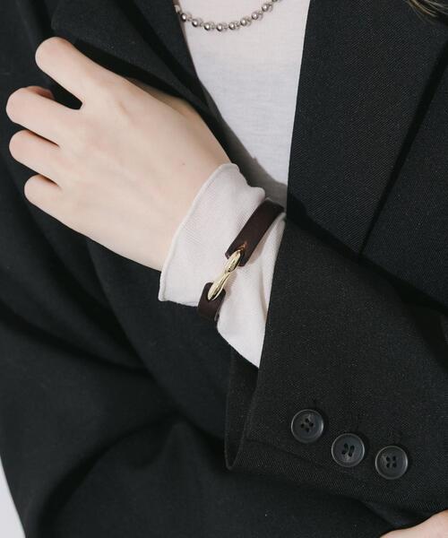 SMELLY(スメリー)の「レザーフックブレスレット(ブレスレット・レディース・ゴールド系その他・-)」の1枚目の写真