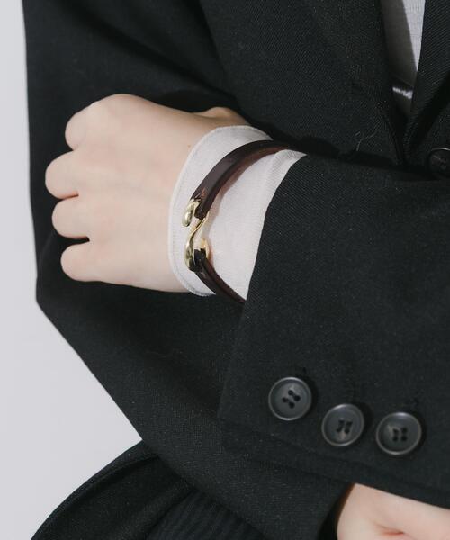 SMELLY(スメリー)の「レザーフックブレスレット(ブレスレット・レディース・ゴールド系その他・-)」の2枚目の写真