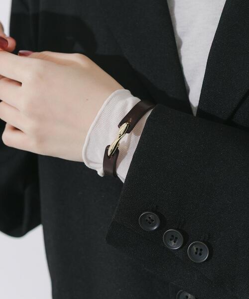 SMELLY(スメリー)の「レザーフックブレスレット(ブレスレット・レディース・ゴールド系その他・-)」の4枚目の写真