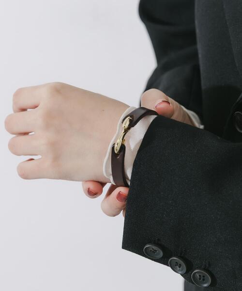 SMELLY(スメリー)の「レザーフックブレスレット(ブレスレット・レディース・ゴールド系その他・-)」の5枚目の写真