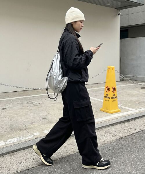 ARTISTWEAR（アーティストウェア）の「[ATW]ワイドカーゴスウェットパンツ（スウェットパンツ・レディース・ブラック/グレー・SMALL/LARGE/X-LARGE/XXXX-LARGE/MEDIUM）」の6枚目の写真