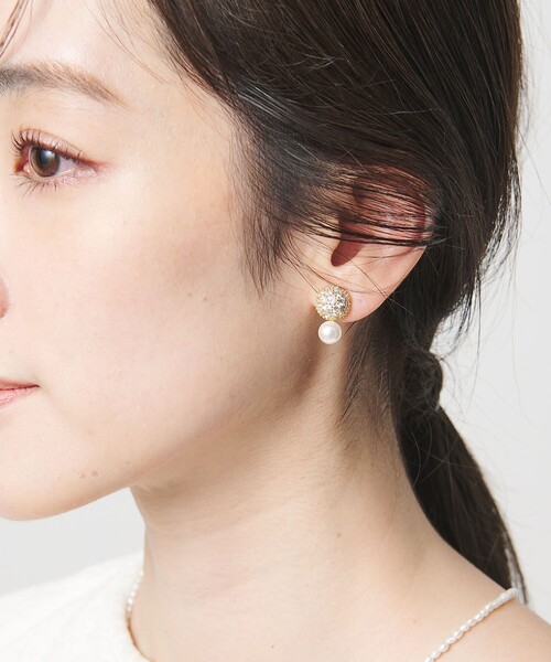 UNITED ARROWS(ユナイテッドアローズ)の「パヴェボール&イミテーションパール イヤリング(イヤリング・レディース・シルバー/ゴールド・FREE)」の1枚目の写真