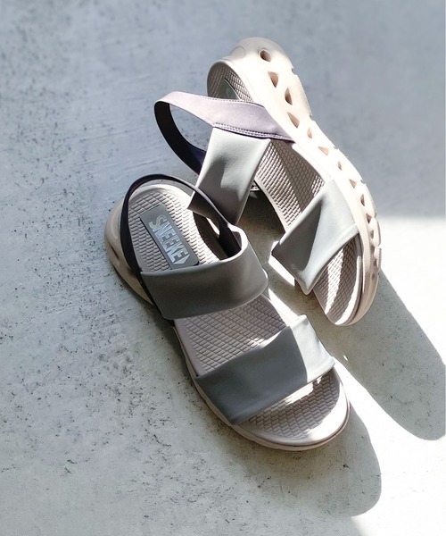 enchanted（エンチャンテッド）の「エアリーソールストレッチバンドサンダル（サンダル・レディース・ブラック/ライトグレー/ブルー/オレンジ・L/M/S）」の2枚目の写真