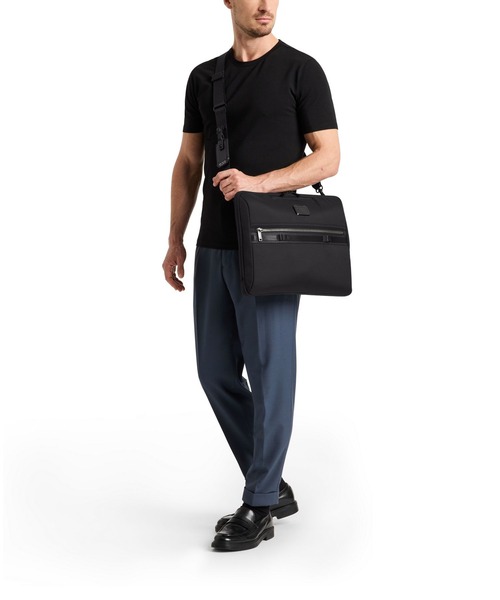 TUMI（トゥミ）の「ALPHA BRAVO 「フェルカー」 17インチ・ラップトップ・キャリア（A4/PC17インチまで対応）（PC・タブレットケース・メンズ・ブラック・FREE）」の2枚目の写真