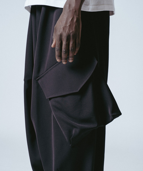 yoshiokubo(ヨシオクボ)の「yoshiokubo ヨシオクボ / BIG POCKET PANT ビッグポケットワイドテーパードパンツ / YKS26401(その他パンツ・メンズ・ブラック・3/2)」の11枚目の写真