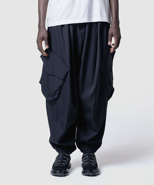 yoshiokubo(ヨシオクボ)の「yoshiokubo ヨシオクボ / BIG POCKET PANT ビッグポケットワイドテーパードパンツ / YKS26401(その他パンツ・メンズ・ブラック・3/2)」の5枚目の写真