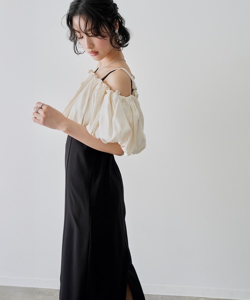 NOGLE(ノグル)の「【NOGLE/ノグル】2wayオフショルフリルワンピース(ワンピース・レディース・グレイッシュベージュ/ブラック系/グレー系・S/M)」の4枚目の写真
