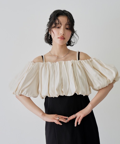 NOGLE(ノグル)の「【NOGLE/ノグル】2wayオフショルフリルワンピース(ワンピース・レディース・グレイッシュベージュ/ブラック系/グレー系・S/M)」の6枚目の写真