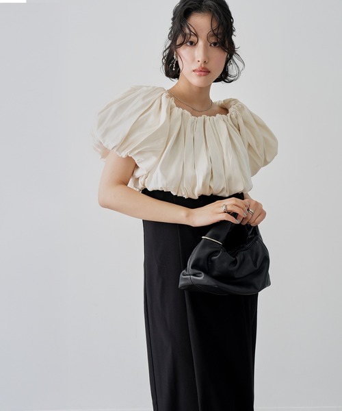 NOGLE(ノグル)の「【NOGLE/ノグル】2wayオフショルフリルワンピース(ワンピース・レディース・グレイッシュベージュ/ブラック系/グレー系・S/M)」の5枚目の写真